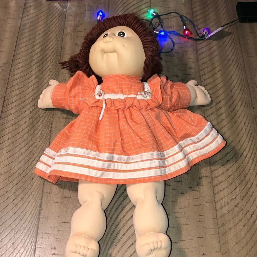 1985 Cabbage 🥬 Patch Doll signed with original dress.